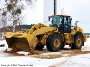 كاتربيلر Caterpillar: لماذا اللون الأصفر هو رمز القوة في عالم المعدات الثقيلة؟