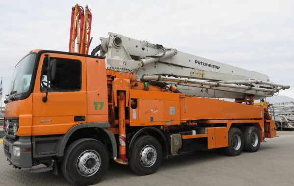 مضخات اسمنت Mercedes-Benz 3241 8×4 Putzmeister 42