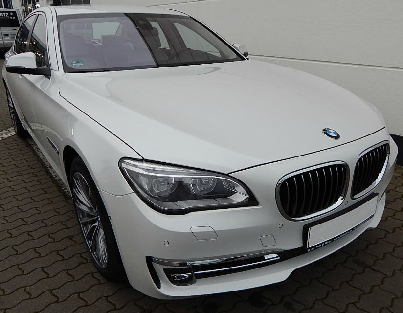 BMW 750 i فل ابشن