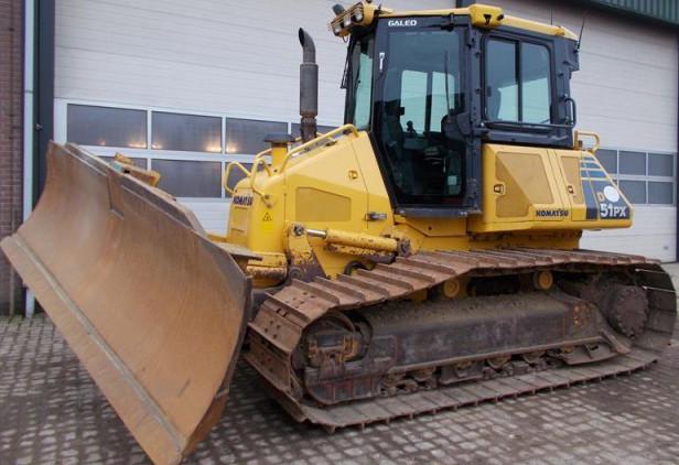 Komatsu بلدوزر كوماتسو مجنزرة