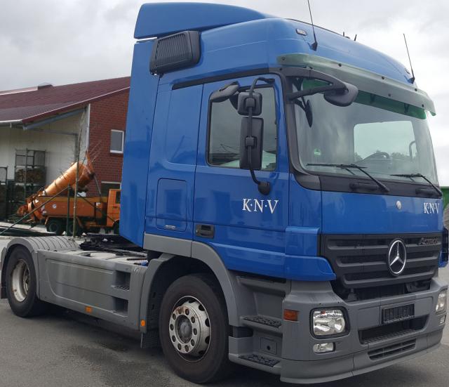 بلدوزر كوماتسو مجنزرة