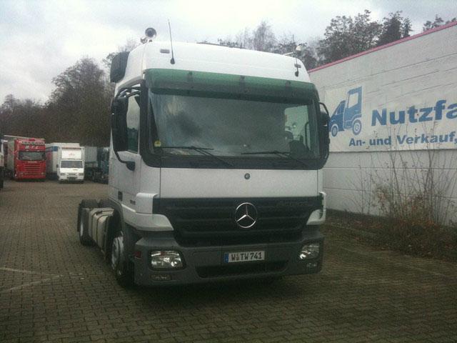 بلدوزر كوماتسو مجنزرة