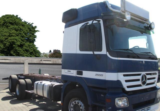 2555 شاحنة