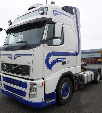 شاحنة فولفو