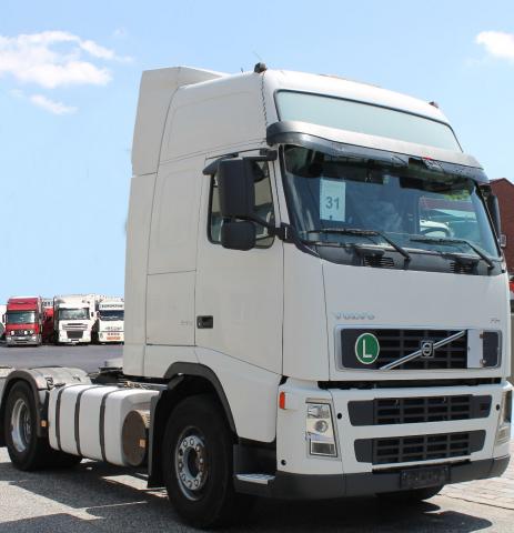 شاحنة فولفو