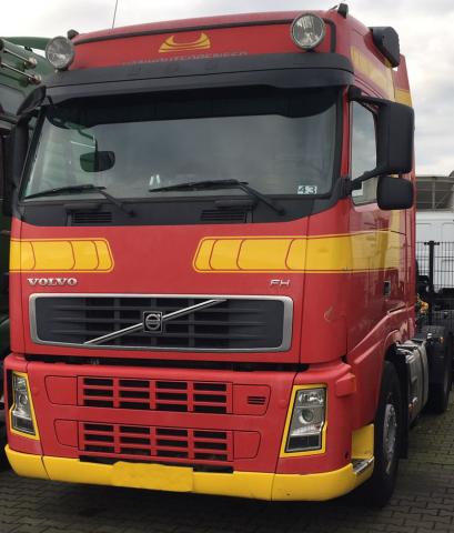 شاحنة فولفو