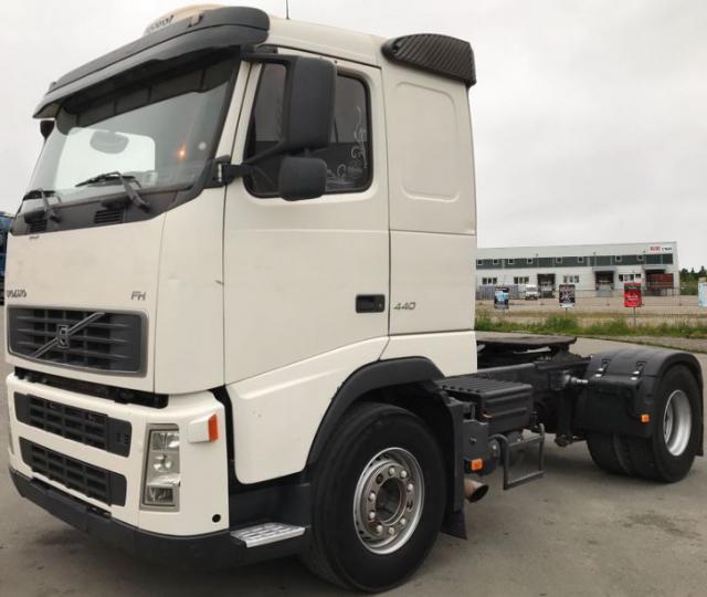 شاحنة فولفو