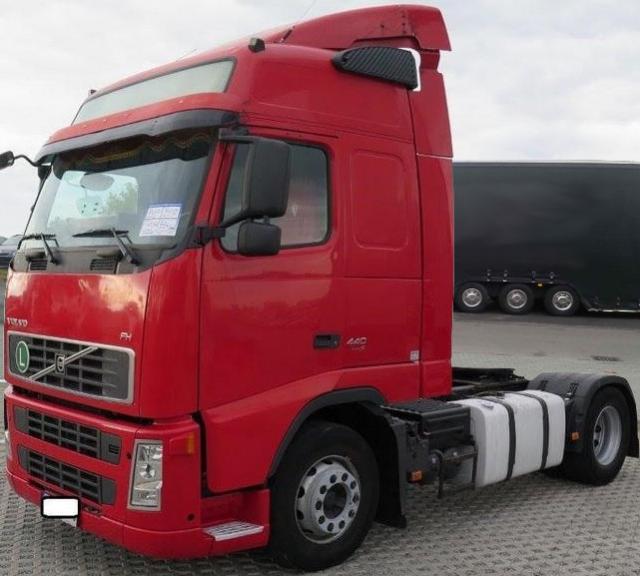 شاحنة فولفو