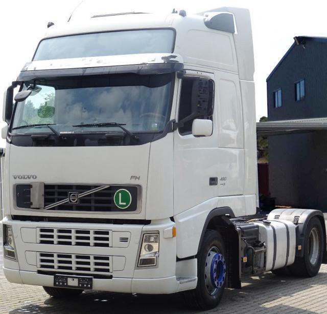 شاحنة فولفو