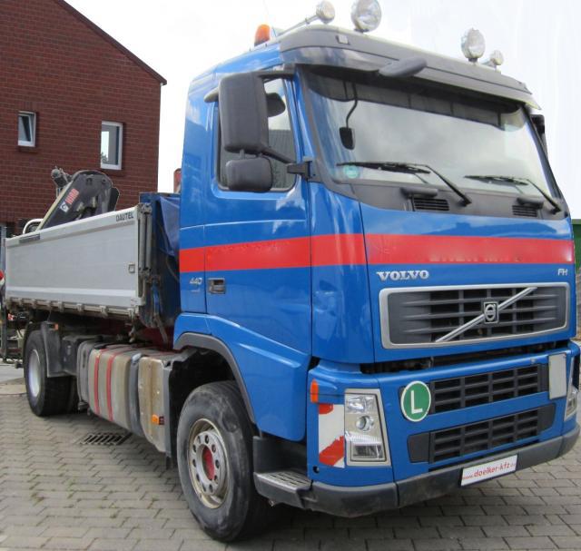 شاحنة فولفو + كرين هياب 11متر