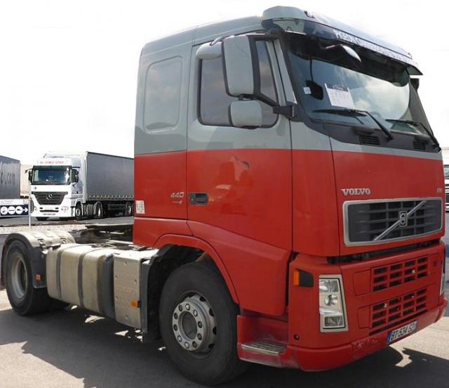 شاحنة فولفو
