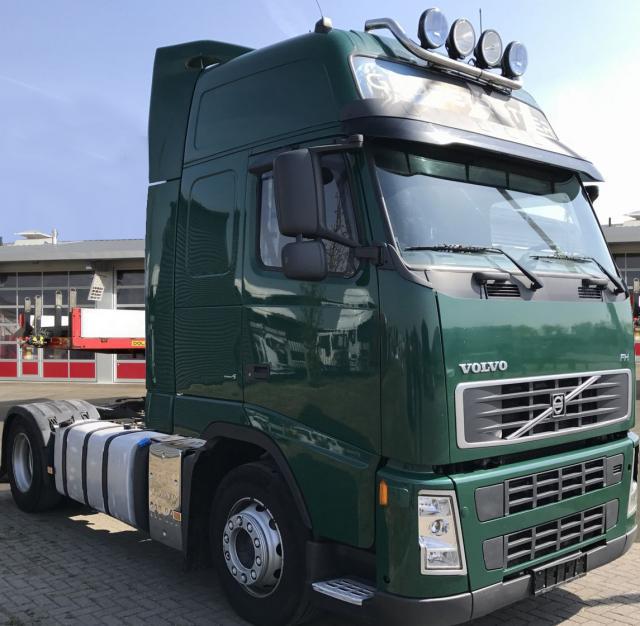 شاحنة فولفو