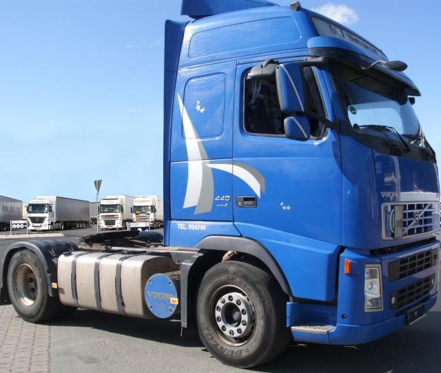 شاحنة فولفو