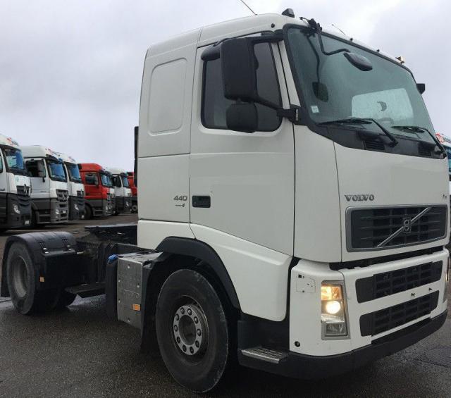 شاحنة فولفو