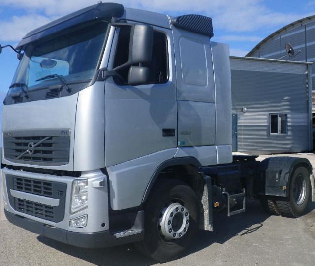 شاحنة فولفو 2012