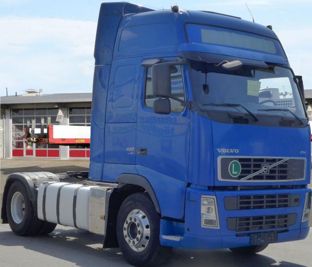 شاحنة فولفو