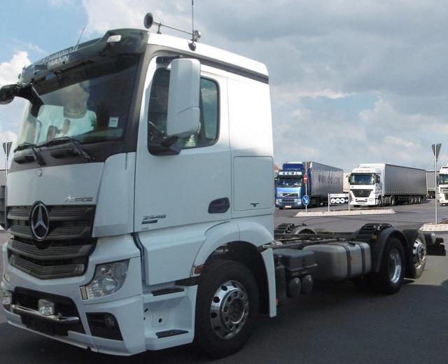 شاصية 6×2 اكتروس