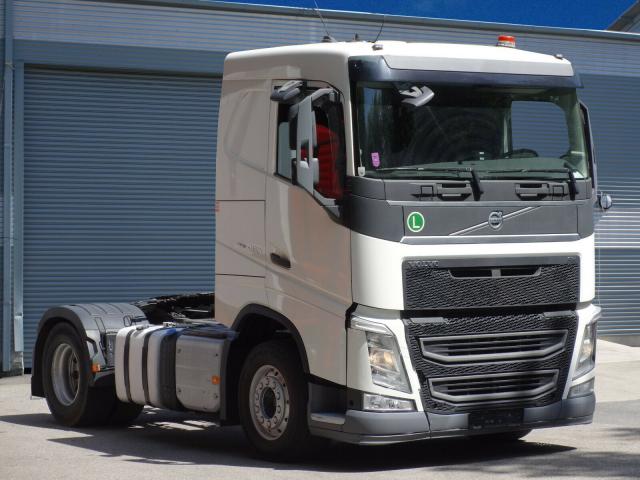 شاحنة فولفو