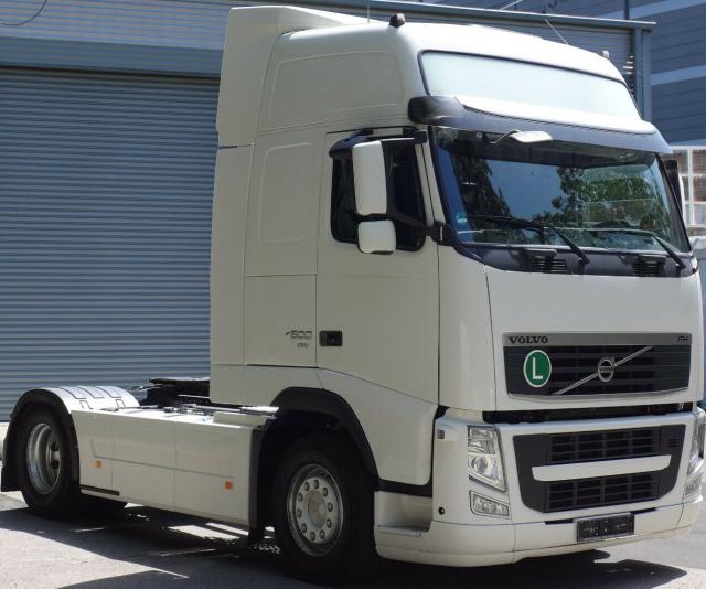 شاحنة فولفو