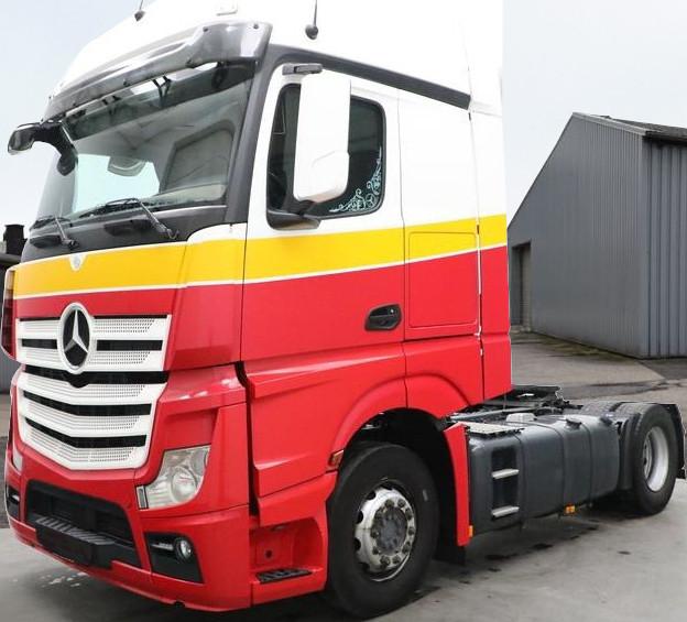 شاحنة اكتروس  عدد 8 شاحنات