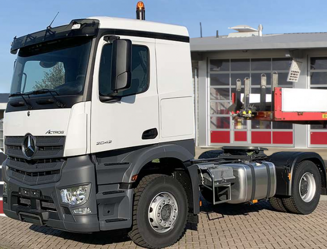 شاحنة اكتروس  2042