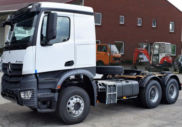 شاحنه اكتروس 6×4