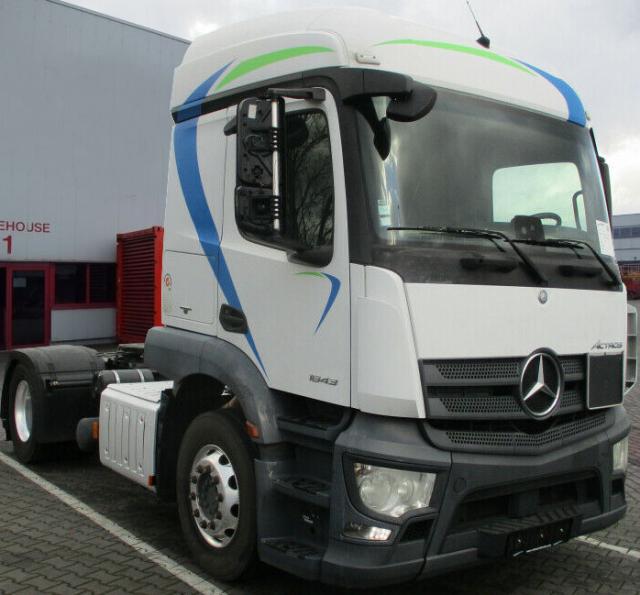 عدد 5 شاحنات اكتروس