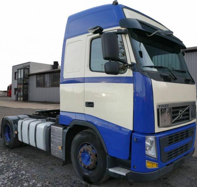 فولفو عدد شاحنتين