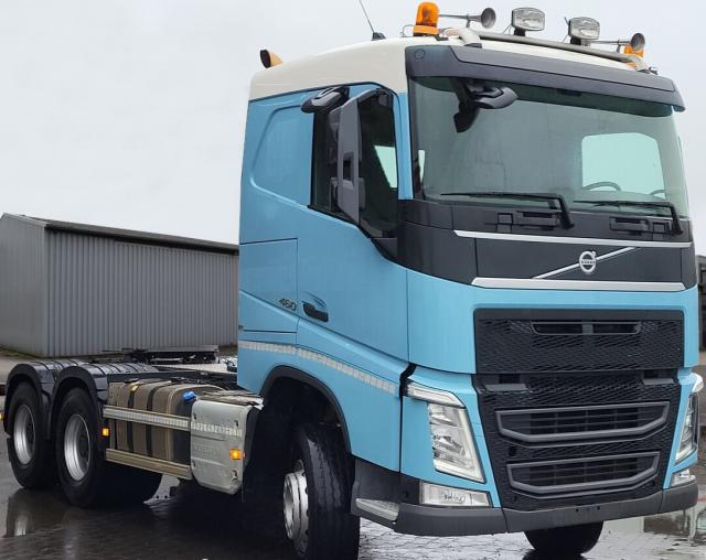 فولفو شاحنه 6×4