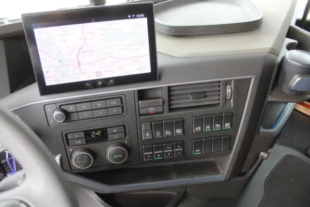 شاحنة فلفو اف اتش 500- عدد 4 شاحنات