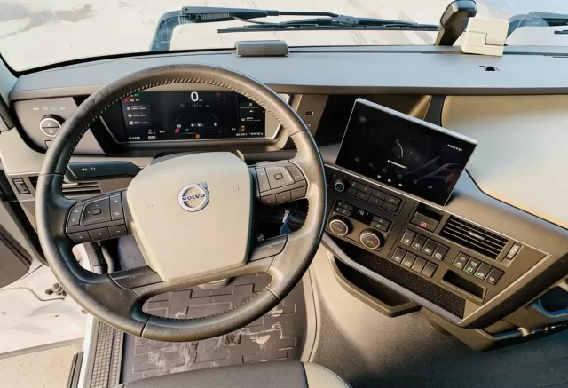 شاحنة فولفو اف اتش 460 موديل 2021 – 460 حصان – نقل ثقيل