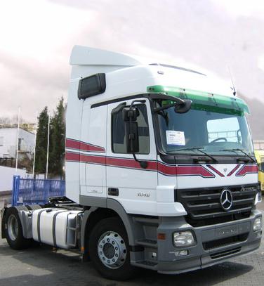 العدد شاحنتين