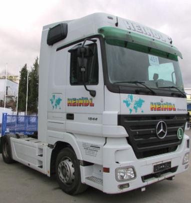 العدد شاحنتين