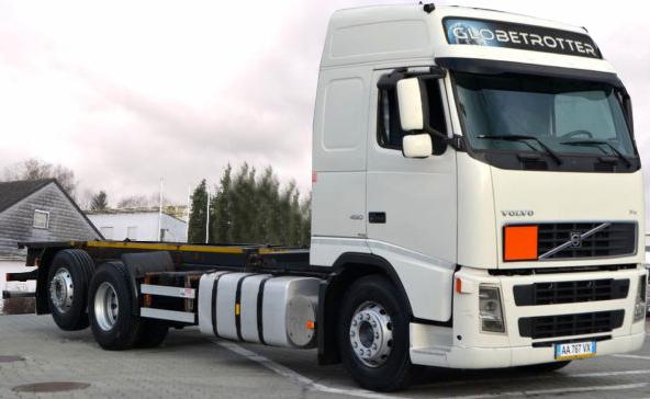 العدد خمس شاحنات