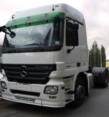 العدد 3 شاحنات