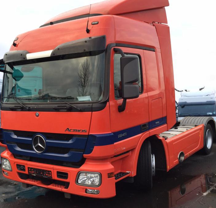 عدد 3 شاحنات