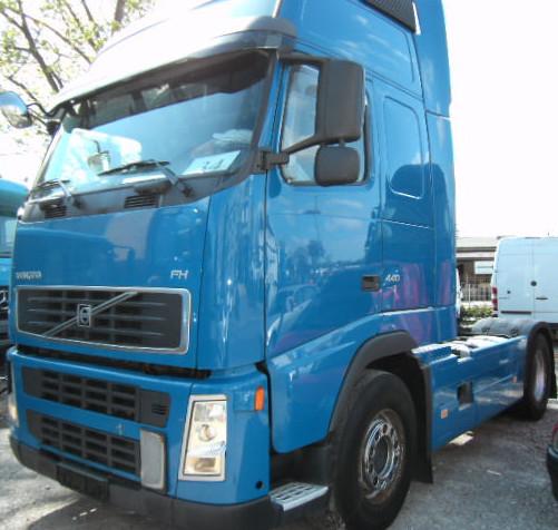 شاحنة فولفو