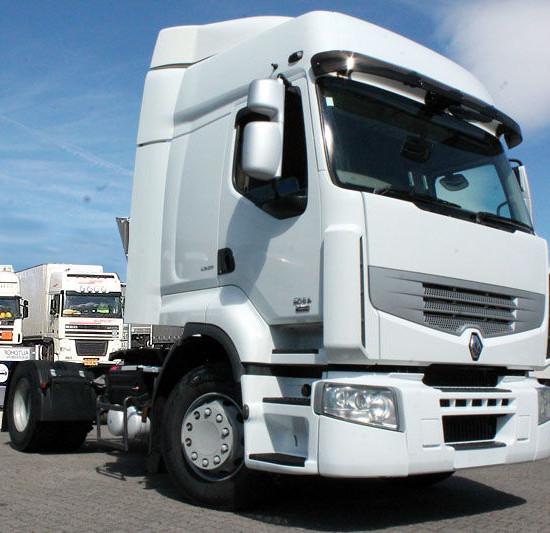 شاحنة بريميوم رينو