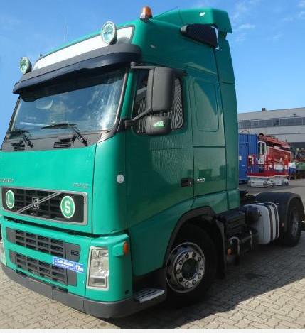 شاحنة فولفو