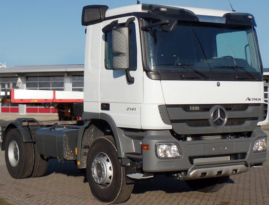 للبيع عدد 5 شاحنات مرسيدس اكتروس-2141